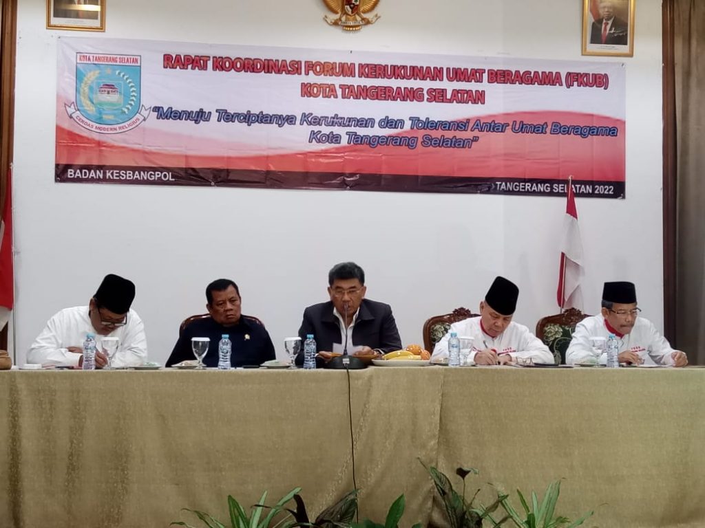 (Kir-kan)-Wail Ketua Umum MUI Tangsel KH. Hasan Musthofi, Ketua Komisi I DPRD H. Moch. Ramlie, Ketua Kesbanpol Tangsel H Chaerul Saleh, Ketua FKUB H. Fachruddin Zuhri , dan Wakil Ketua II FKUB H. Kunen Moderator.